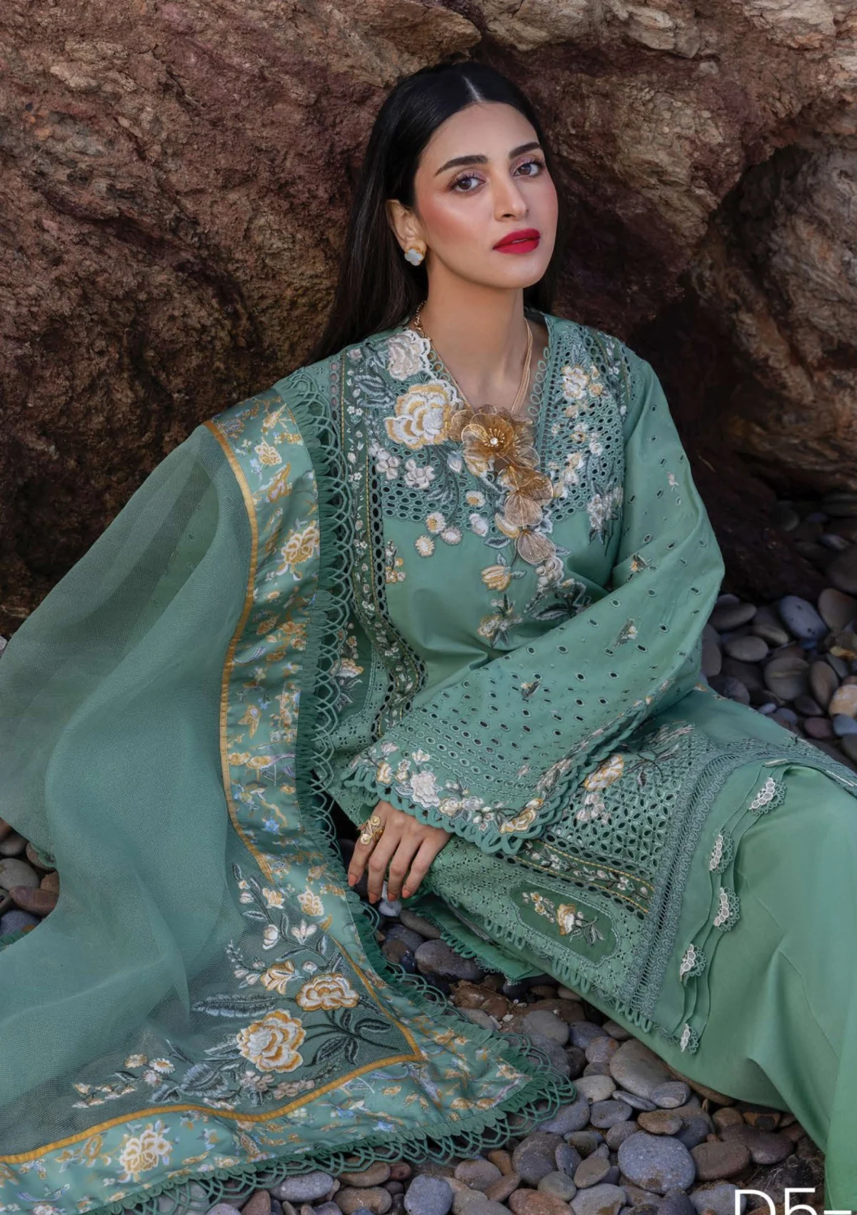 Crimson Flow Embroidered Lawn 3Pc Suit D-5A Parsi Threads