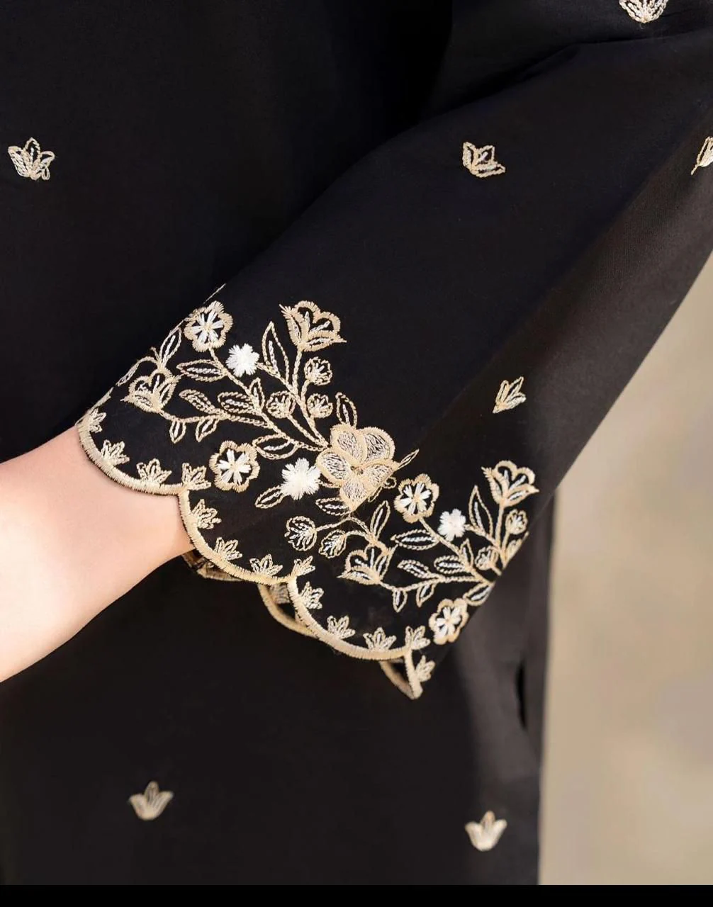 RIWAJ EMBROIDERED 2Pc